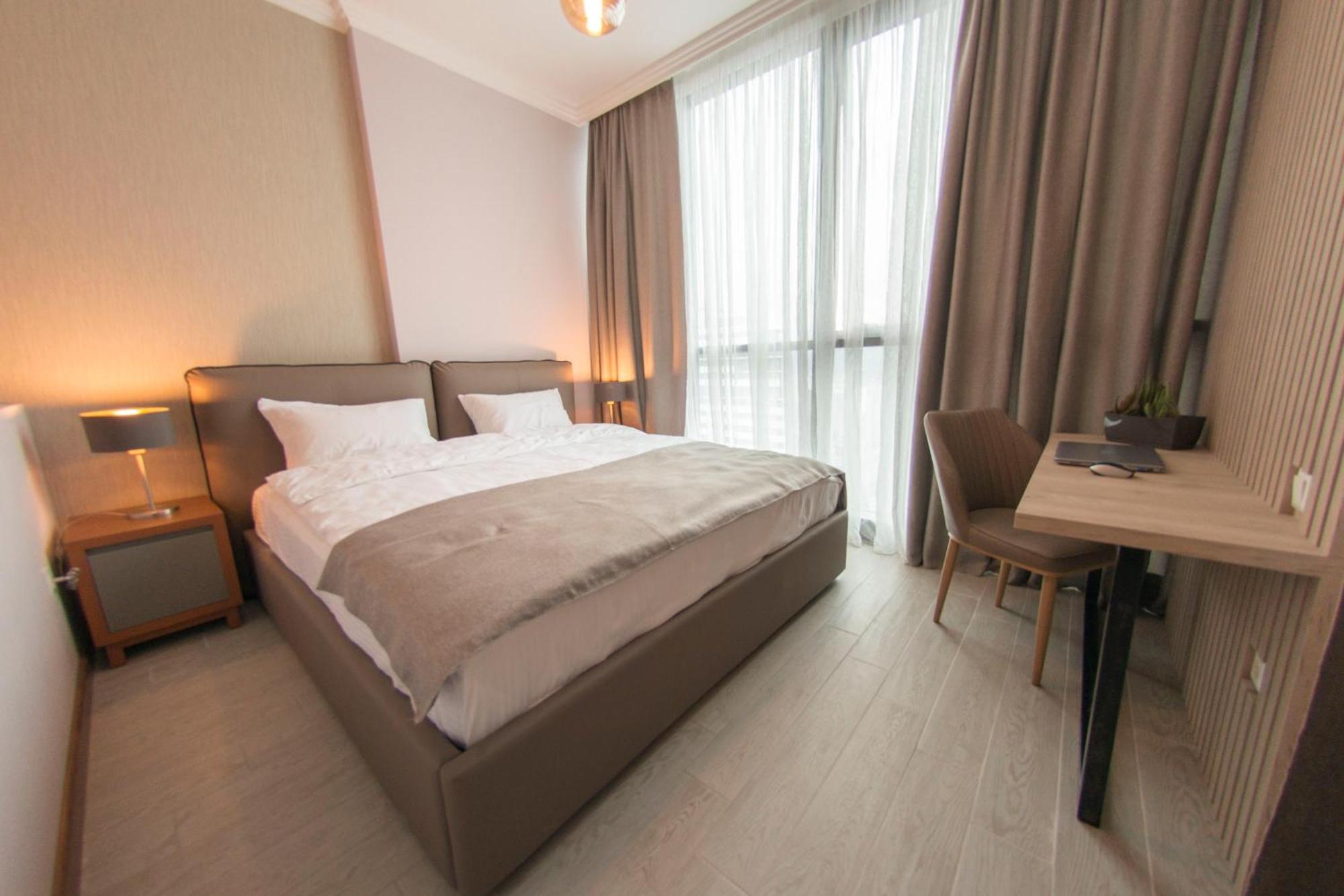 Season Suite Apart-Hotel Batumi Exterior foto